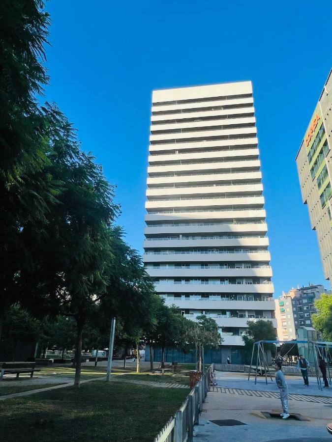 Fira De Barcelona City View Apartment With Garage Parking Оспиталет де Лобрегат Екстериор снимка